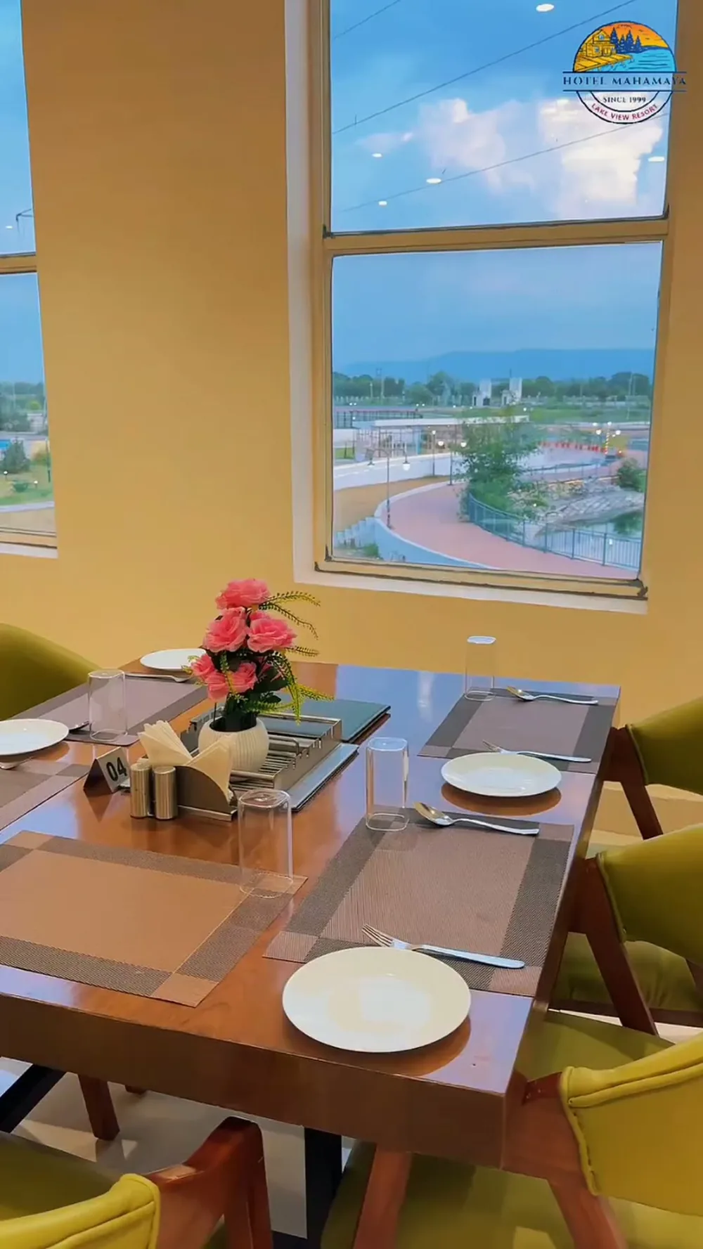 Lakeside dining